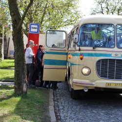 Autobusový den aneb historickým autobusem až na Chvalský zámek